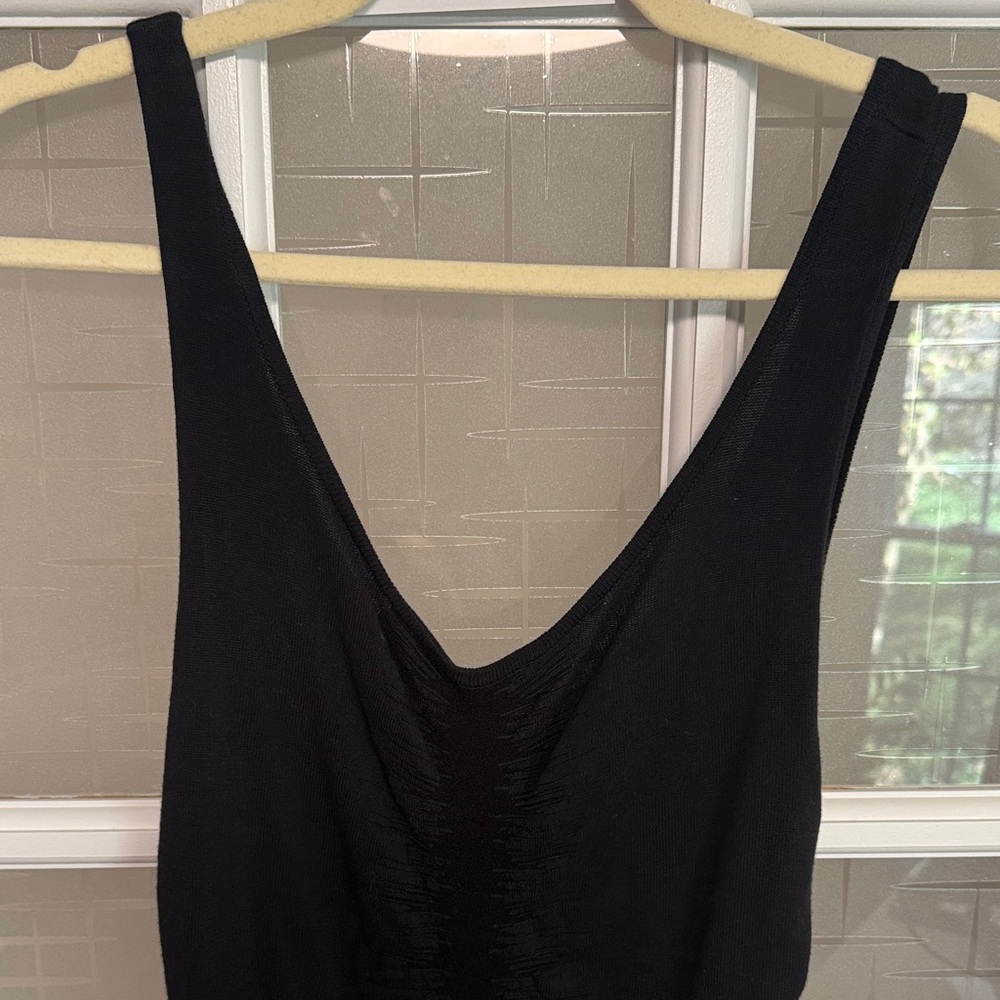 Hugo Boss Elegant Black Sleeveless Dress - Picture 5 of 9